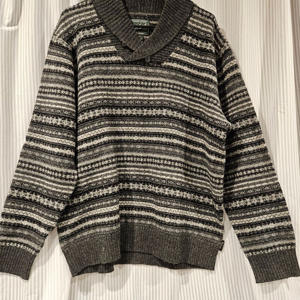Woolrich Men's Charcoal Striped V-Neck Sweater